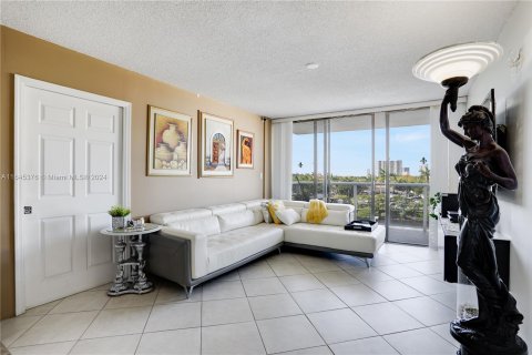 Condo in Aventura, Florida, 2 bedrooms  № 1330211 - photo 25