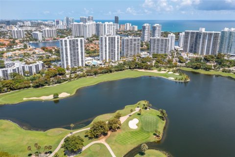 Condo in Aventura, Florida, 2 bedrooms  № 1330211 - photo 16