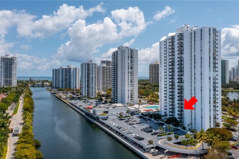 Condominio en venta en Aventura, Florida, 2 dormitorios, 100.24 m2 № 1330211 - foto 11