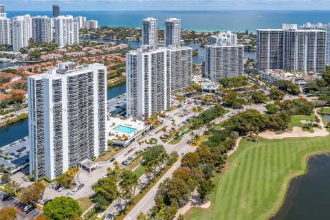 Condo in Aventura, Florida, 2 bedrooms  № 1330211 - photo 12