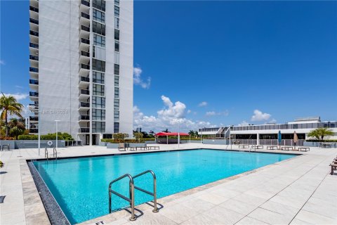 Condo in Aventura, Florida, 2 bedrooms  № 1330211 - photo 2