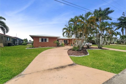 Villa ou maison à vendre à Punta Gorda, Floride: 3 chambres, 157.75 m2 № 1278626 - photo 2