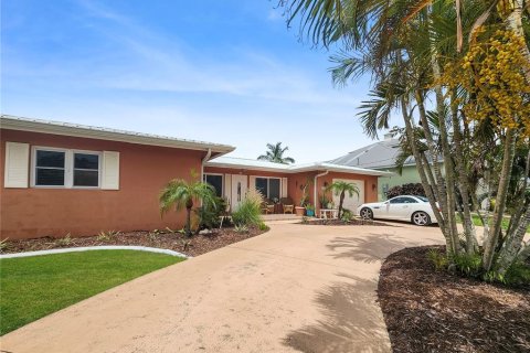 Casa en venta en Punta Gorda, Florida, 3 dormitorios, 157.75 m2 № 1278626 - foto 1