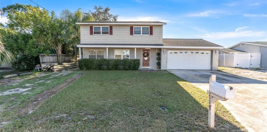 House in Tampa, Florida 3 bedrooms, 139.35 sq.m. № 687603