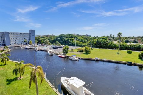 Condo in Deerfield Beach, Florida, 2 bedrooms  № 787473 - photo 13