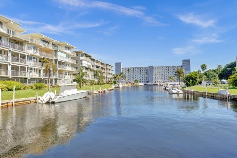 Condo in Deerfield Beach, Florida, 2 bedrooms  № 787473 - photo 2