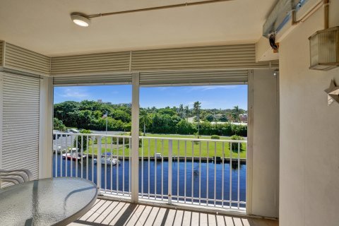 Condo in Deerfield Beach, Florida, 2 bedrooms  № 787473 - photo 9