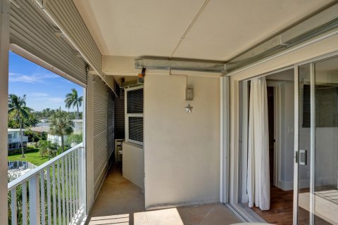 Condo in Deerfield Beach, Florida, 2 bedrooms  № 787473 - photo 8