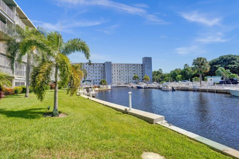 Condo in Deerfield Beach, Florida, 2 bedrooms  № 787473 - photo 6