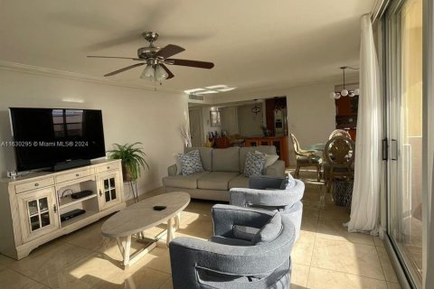 Copropriété à vendre à Hallandale Beach, Floride: 2 chambres, 126.35 m2 № 1291625 - photo 7