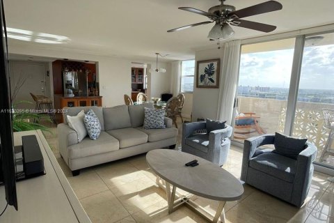 Copropriété à vendre à Hallandale Beach, Floride: 2 chambres, 126.35 m2 № 1291625 - photo 8