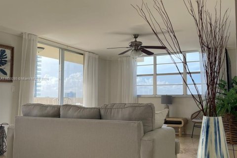 Copropriété à vendre à Hallandale Beach, Floride: 2 chambres, 126.35 m2 № 1291625 - photo 3