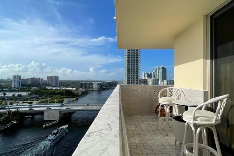 Copropriété à vendre à Hallandale Beach, Floride: 2 chambres, 126.35 m2 № 1291625 - photo 10