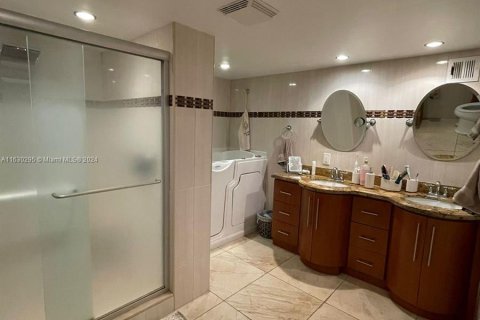 Copropriété à vendre à Hallandale Beach, Floride: 2 chambres, 126.35 m2 № 1291625 - photo 14