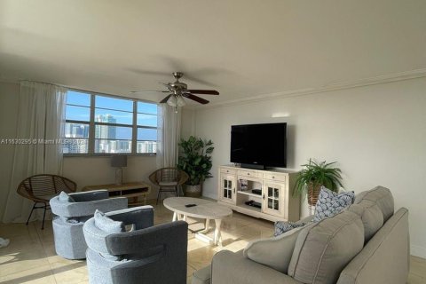 Copropriété à vendre à Hallandale Beach, Floride: 2 chambres, 126.35 m2 № 1291625 - photo 5