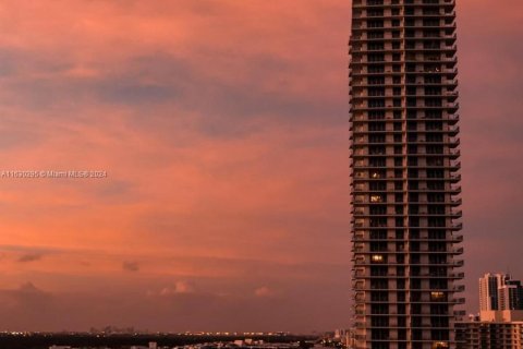 Condominio en venta en Hallandale Beach, Florida, 2 dormitorios, 126.35 m2 № 1291625 - foto 21