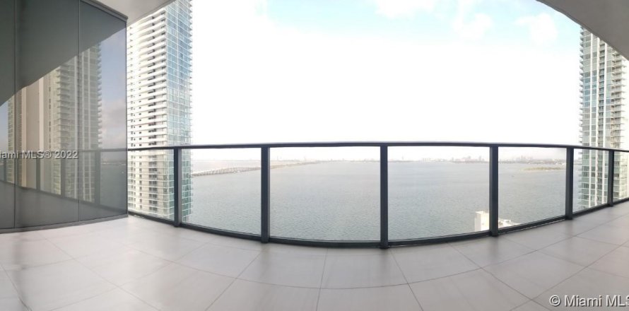 Condominio en Miami, Florida, 2 dormitorios  № 4239