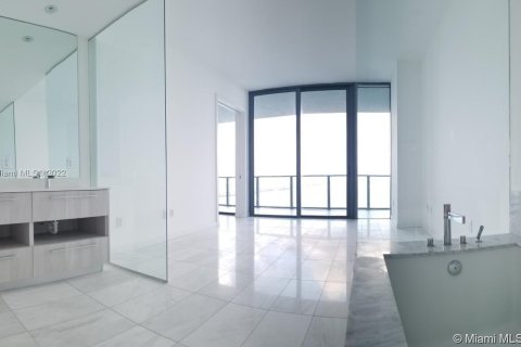 Condo in Miami, Florida, 2 bedrooms  № 4239 - photo 2