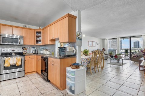 Copropriété à vendre à North Miami Beach, Floride: 2 chambres, 103.12 m2 № 1319055 - photo 3