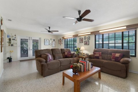 Casa en venta en Miami, Florida, 3 dormitorios, 179.95 m2 № 1365309 - foto 13