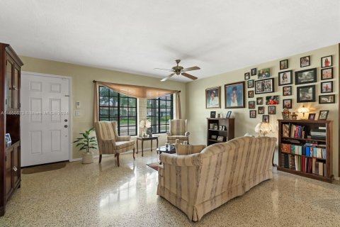 Villa ou maison à vendre à Miami, Floride: 3 chambres, 179.95 m2 № 1365309 - photo 4