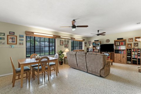 Casa en venta en Miami, Florida, 3 dormitorios, 179.95 m2 № 1365309 - foto 12