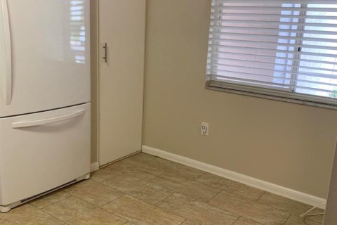 Condo in Tamarac, Florida, 2 bedrooms  № 1102030 - photo 17