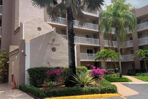 Condominio en venta en Tamarac, Florida, 2 dormitorios, 122.72 m2 № 1102030 - foto 27