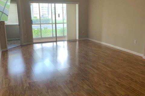 Condominio en venta en Tamarac, Florida, 2 dormitorios, 122.72 m2 № 1102030 - foto 13