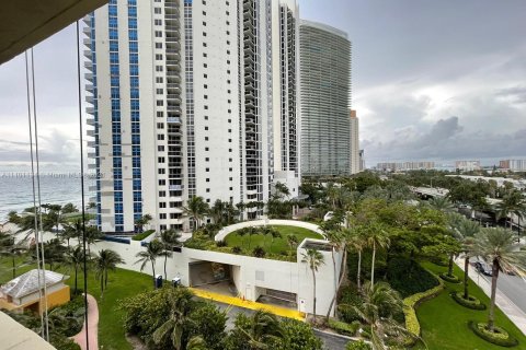 Appartement à louer à Sunny Isles Beach, Floride: 38.09 m2 № 955989 - photo 1