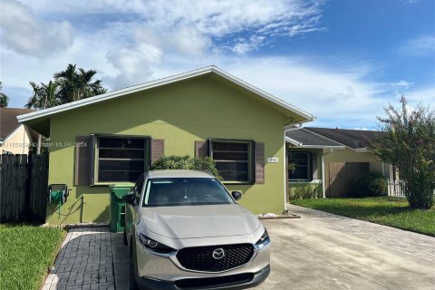 Casa en venta en Miami, Florida, 3 dormitorios, 139.54 m2 № 1365537 - foto 5