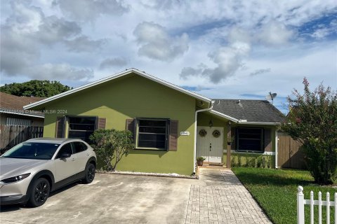 House in Miami, Florida 3 bedrooms, 139.54 sq.m. № 1365537 - photo 6