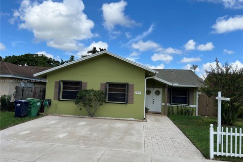 Casa en venta en Miami, Florida, 3 dormitorios, 139.54 m2 № 1365537 - foto 1