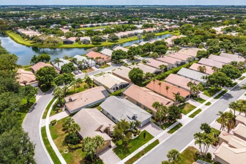 House in Boynton Beach, Florida 3 bedrooms, 165.18 sq.m. № 1141305 - photo 12