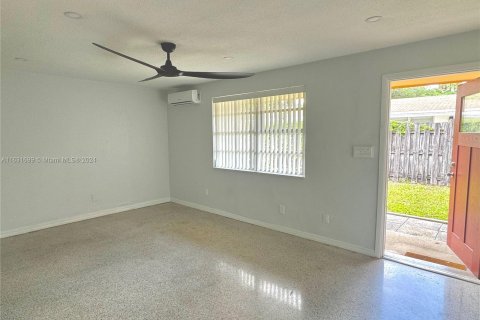 Commercial property in Fort Lauderdale, Florida 148.18 sq.m. № 1292303 - photo 7