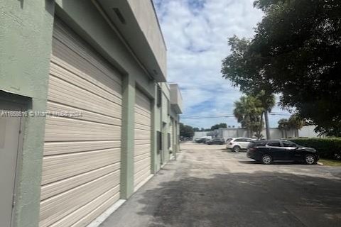 Commercial property in Miami, Florida № 1393537 - photo 16