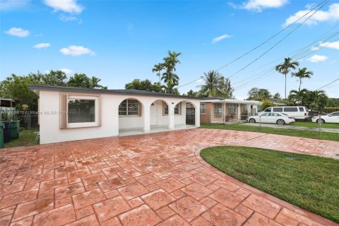 House in Miami, Florida 3 bedrooms, 92.9 sq.m. № 1393538 - photo 4