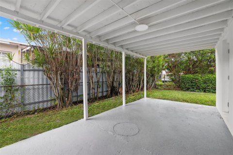 House in Miami, Florida 3 bedrooms, 92.9 sq.m. № 1393538 - photo 27