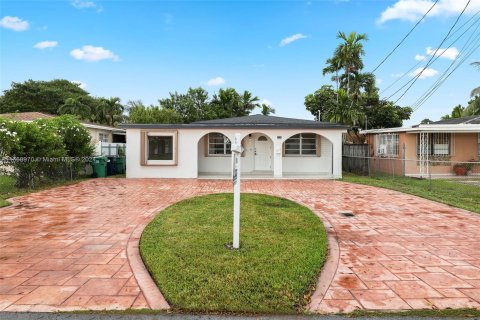 Casa en venta en Miami, Florida, 3 dormitorios, 92.9 m2 № 1393538 - foto 3