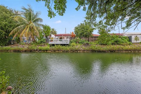 Villa ou maison à vendre à Miami, Floride: 3 chambres, 92.9 m2 № 1393538 - photo 30