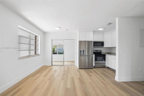 Casa en venta en Miami, Florida, 3 dormitorios, 92.9 m2 № 1393538 - foto 10