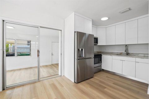 Casa en venta en Miami, Florida, 3 dormitorios, 92.9 m2 № 1393538 - foto 12