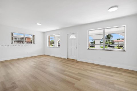 Casa en venta en Miami, Florida, 3 dormitorios, 92.9 m2 № 1393538 - foto 15