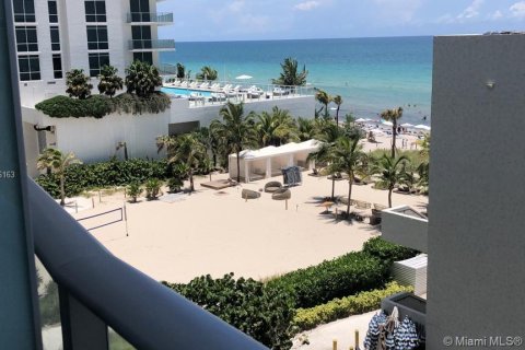 Condominio en alquiler en Hollywood, Florida, 1 dormitorio № 4627 - foto 12