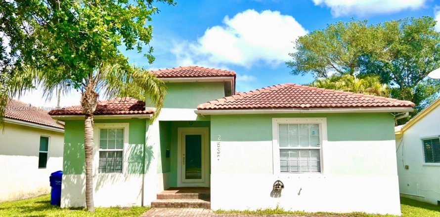 House in Hollywood, Florida 3 bedrooms, 161.56 sq.m. № 1096187