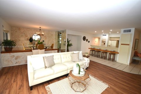 Townhouse in Miami Lakes, Florida 4 bedrooms, 193.7 sq.m. № 1362784 - photo 11