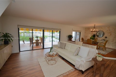 Adosado en venta en Miami Lakes, Florida, 4 dormitorios, 193.7 m2 № 1362784 - foto 7