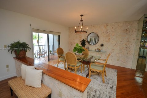 Touwnhouse à vendre à Miami Lakes, Floride: 4 chambres, 193.7 m2 № 1362784 - photo 8