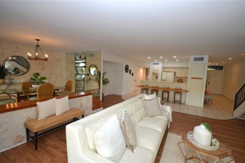 Touwnhouse à vendre à Miami Lakes, Floride: 4 chambres, 193.7 m2 № 1362784 - photo 4