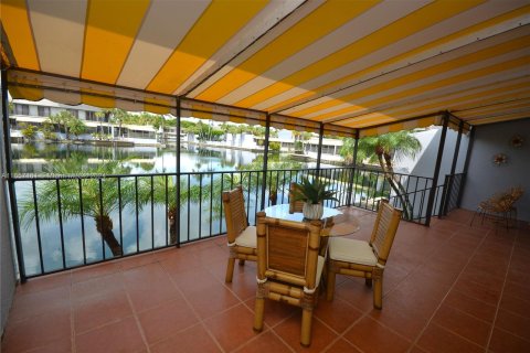 Touwnhouse à vendre à Miami Lakes, Floride: 4 chambres, 193.7 m2 № 1362784 - photo 14